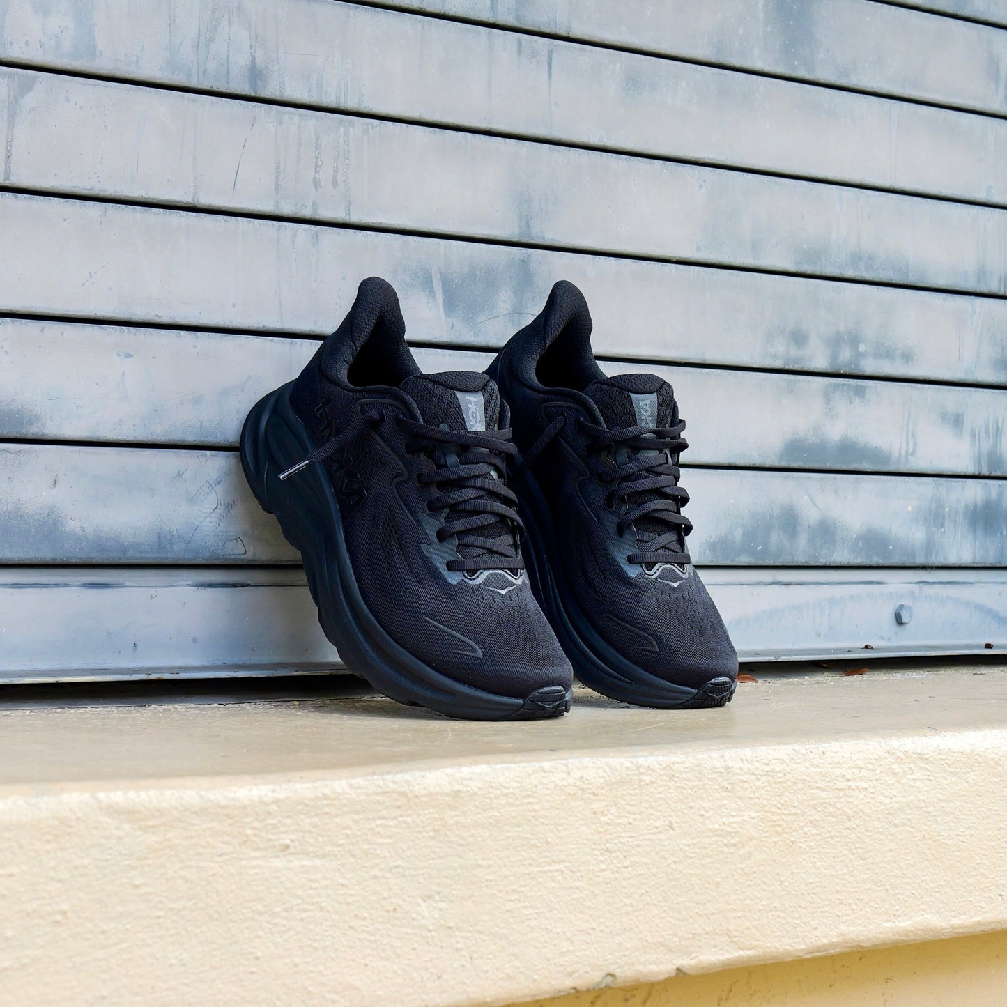 Mens HOKA Clifton 10 (Black/Black)