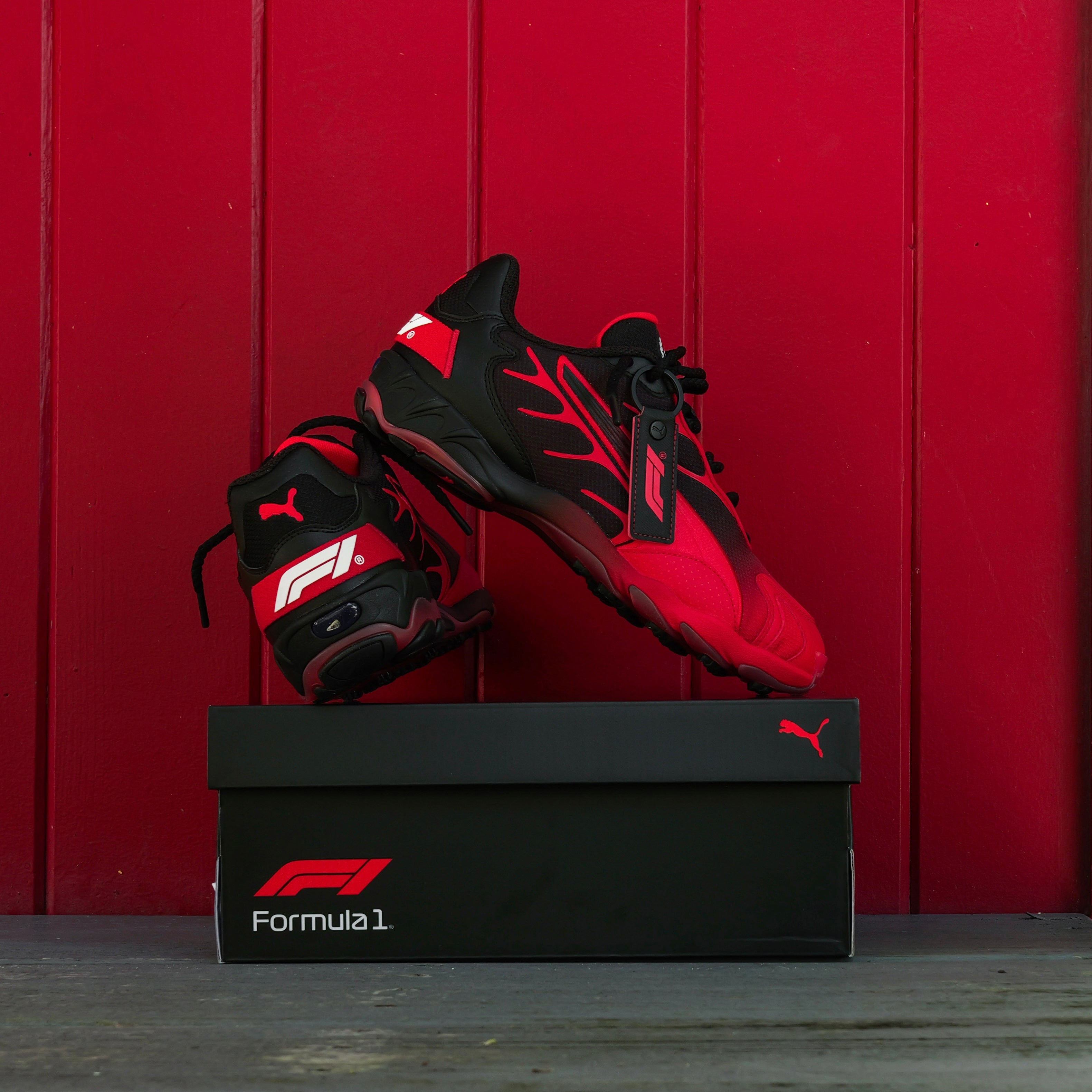 Mens Puma Inhale F1 75yrs (Puma Black/Pop Red)