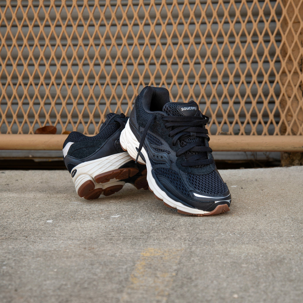 Mens Saucony ProGrid Omni 9 (Crafted Black)