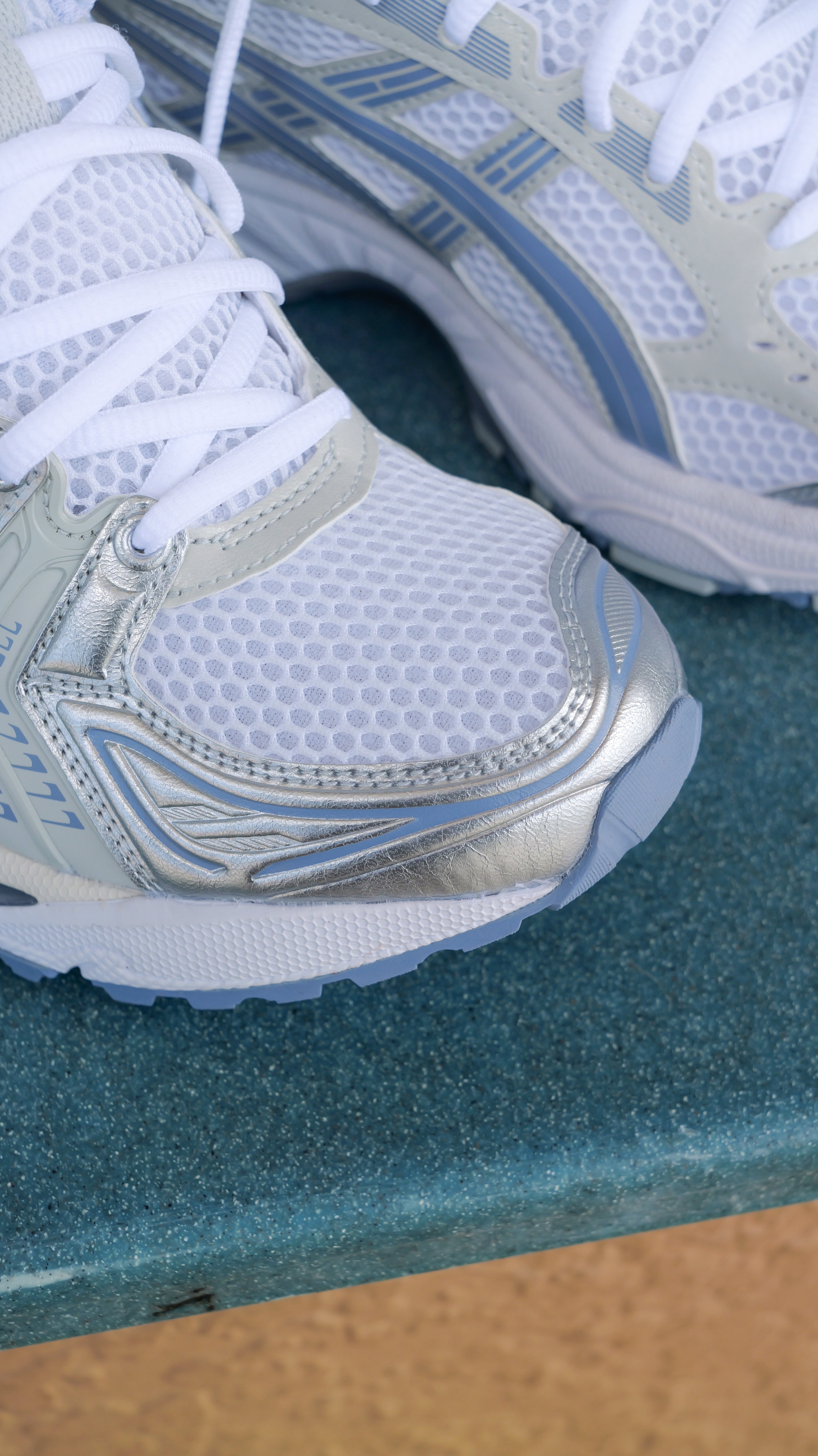 Mens Asics Gel-Kayano 14 (White/Light Navy)