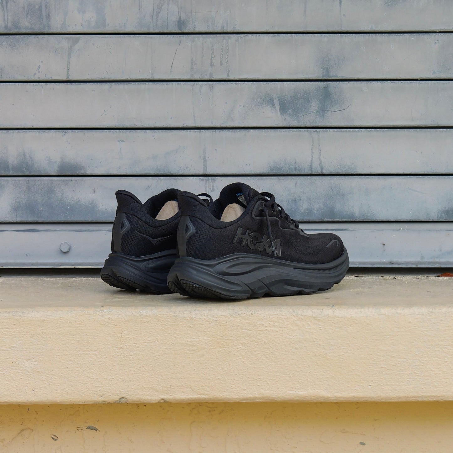 Mens HOKA Clifton 10 (Black/Black)