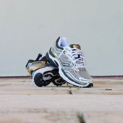 Mens Saucony ProGrid Omni 9 (Silver/Gold)
