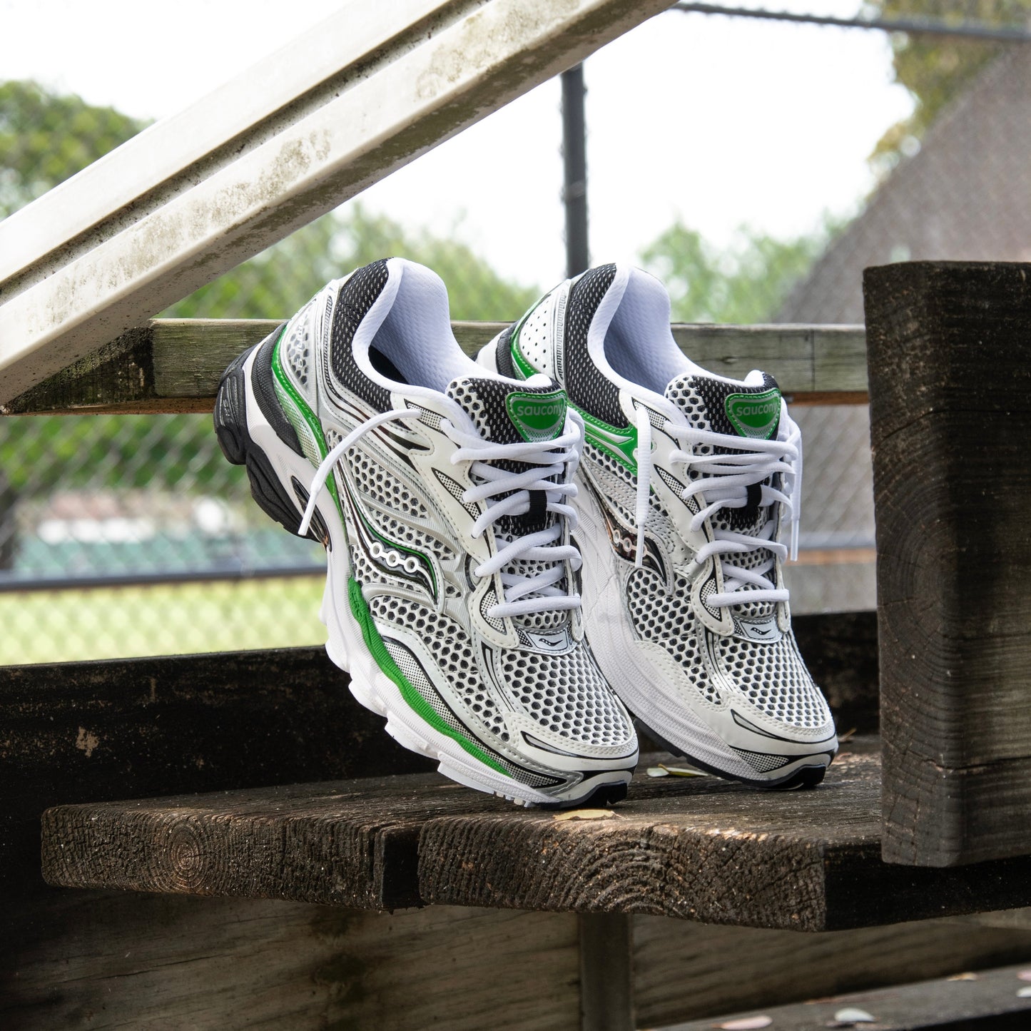 Mens Saucony ProGrid Omni 9 (Silver/Green)