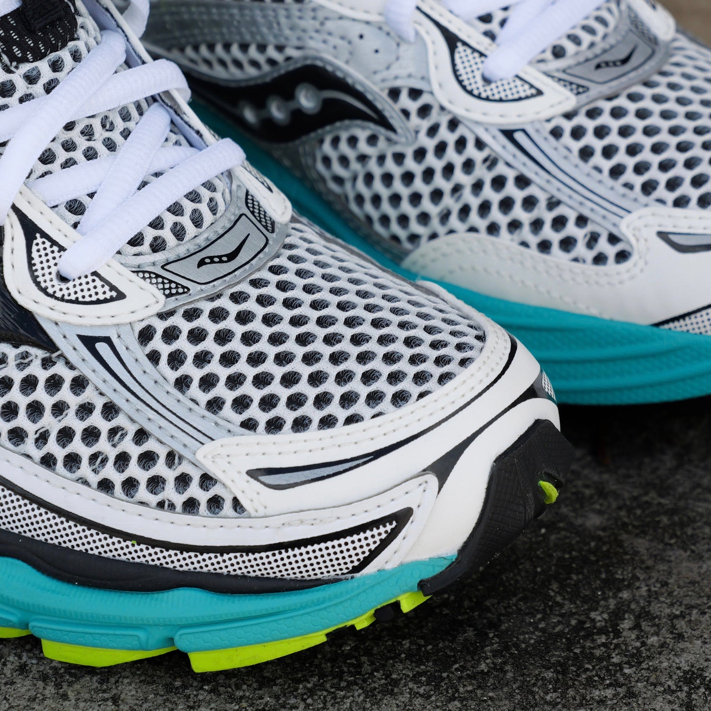Mens Saucony ProGrid Omni 9 (Silver Mutant)