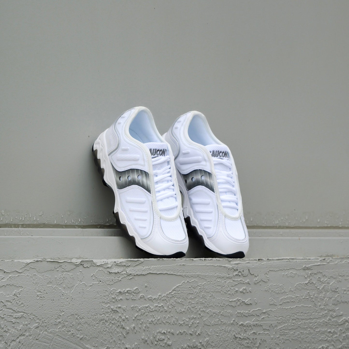 Saucony "Matrix" (White/Metallic)
