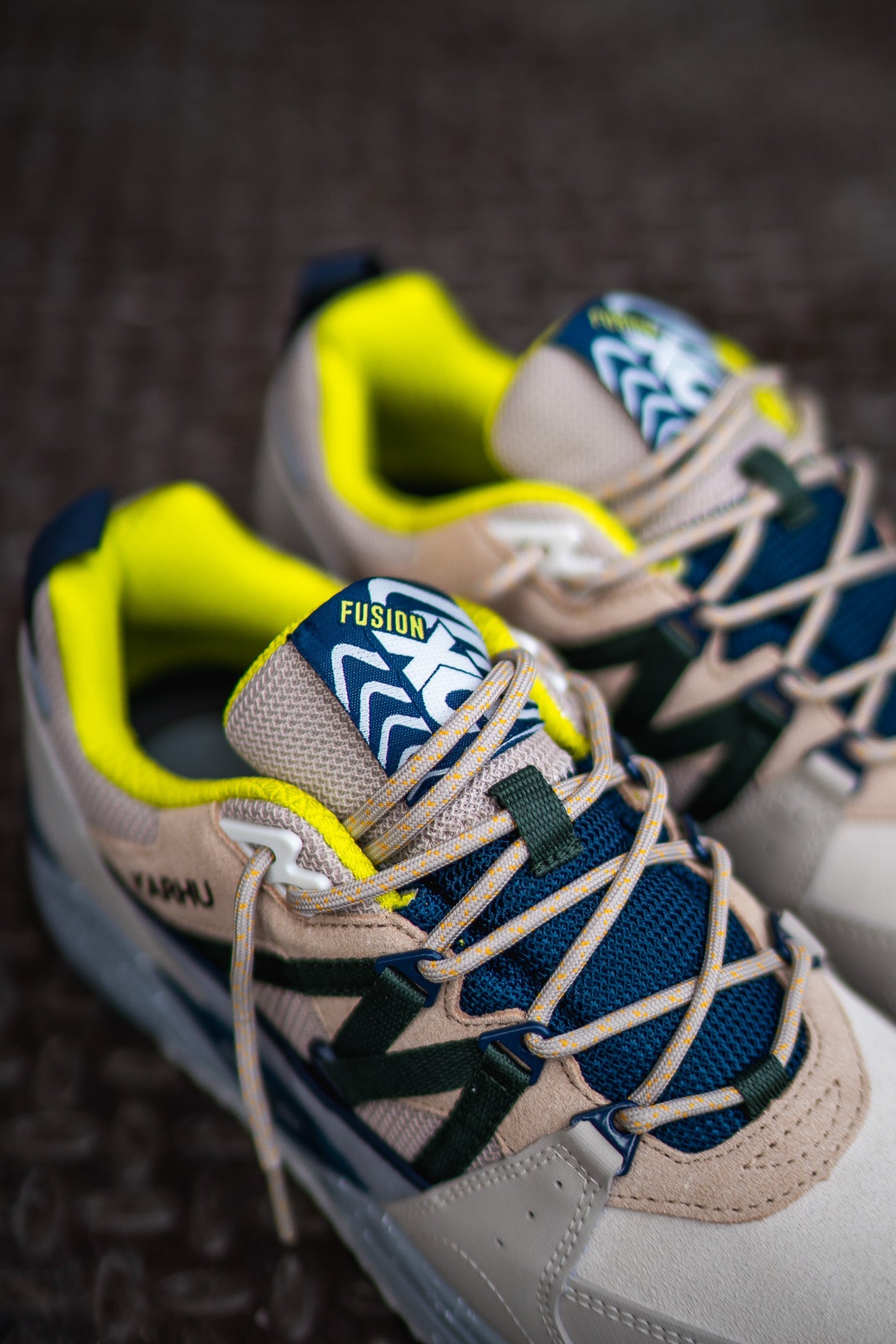 Mens Karhu Fusion XC (Silver Lining/Dark Forest)