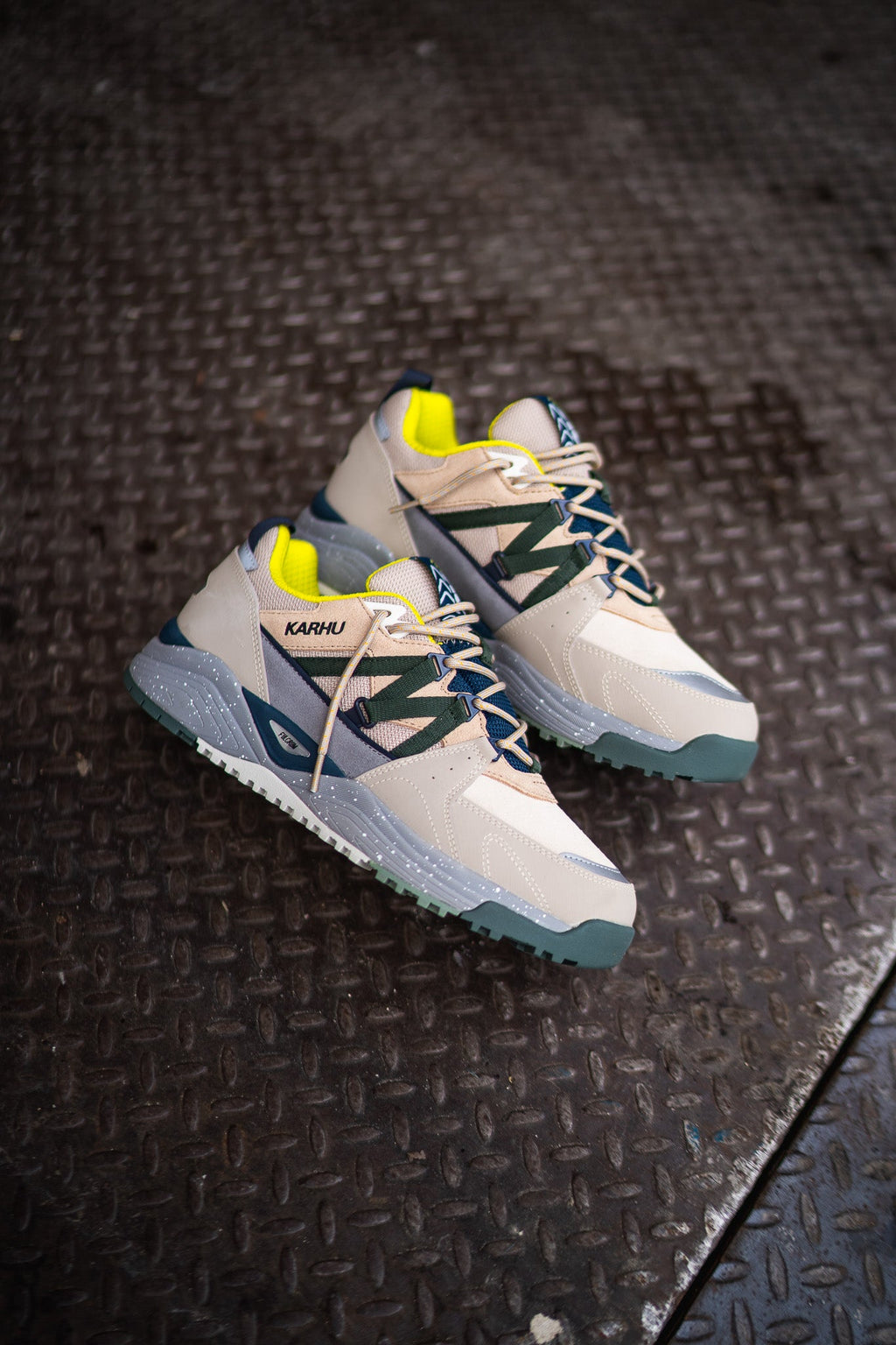 Mens Karhu Fusion XC (Silver Lining/Dark Forest)