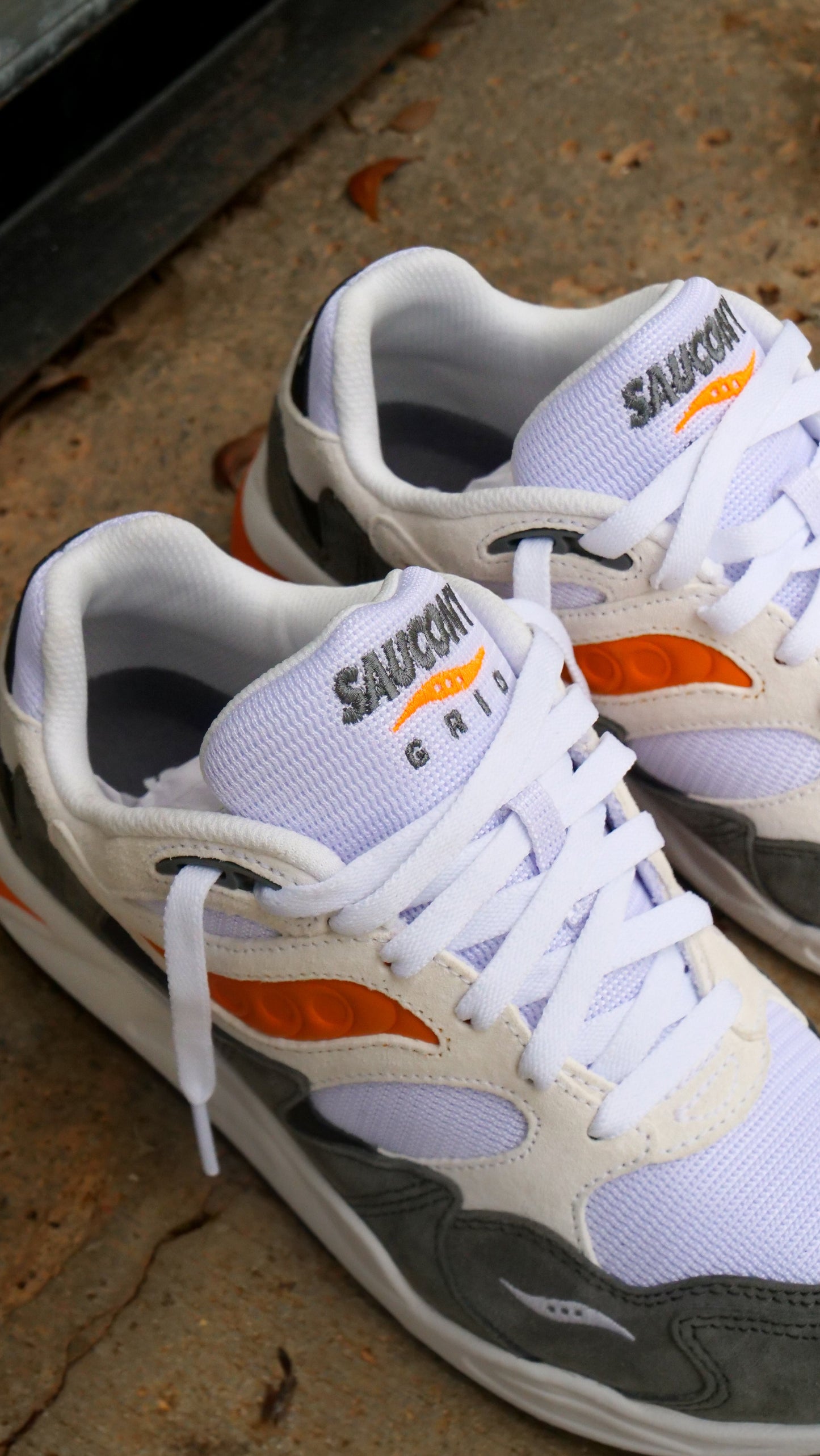 Mens Saucony Grid Shadow 2 Essential (White/Safety Orange)