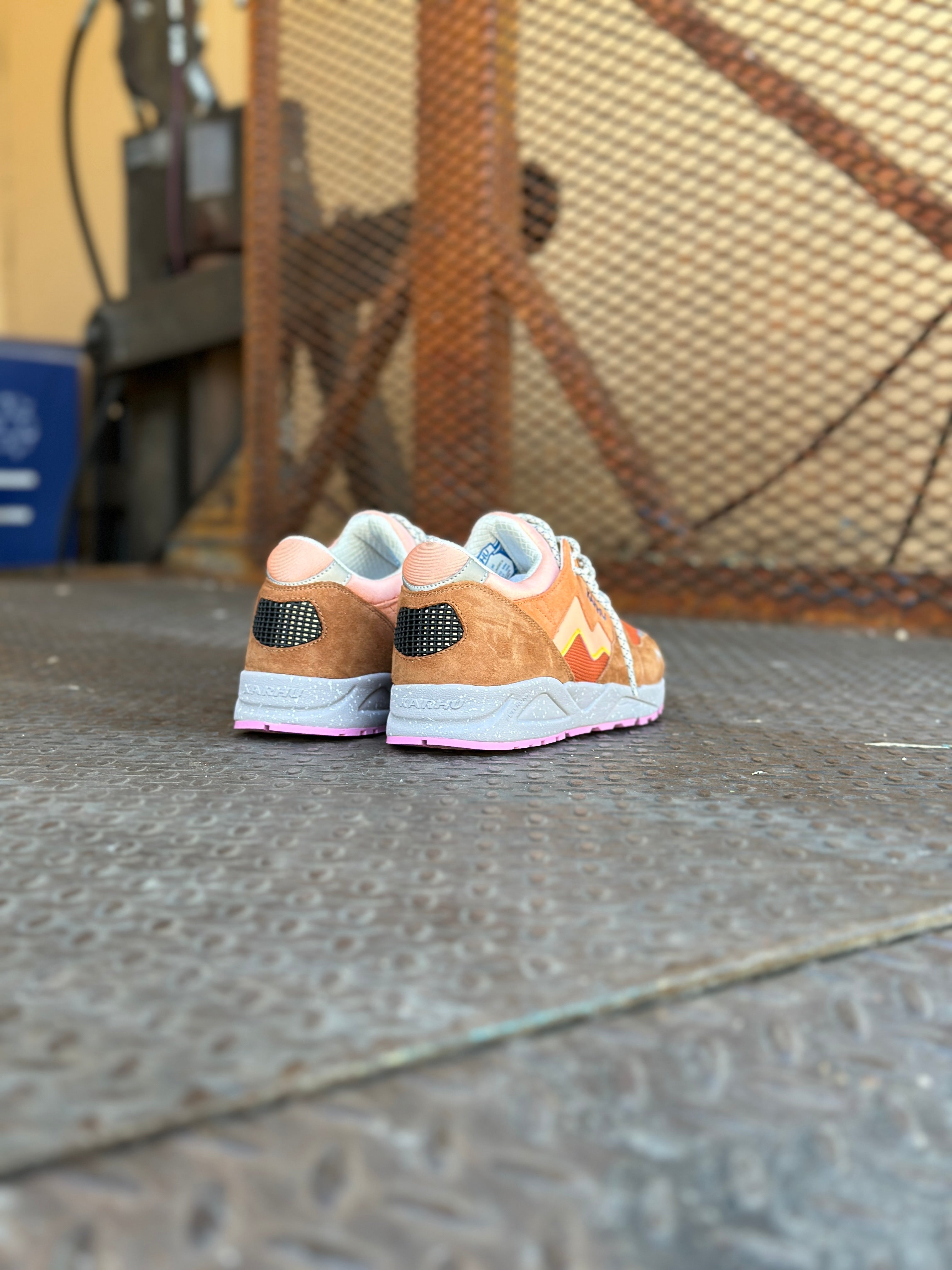 Karhu Aria 95 (Brown Sugar/Almost Apricot)
