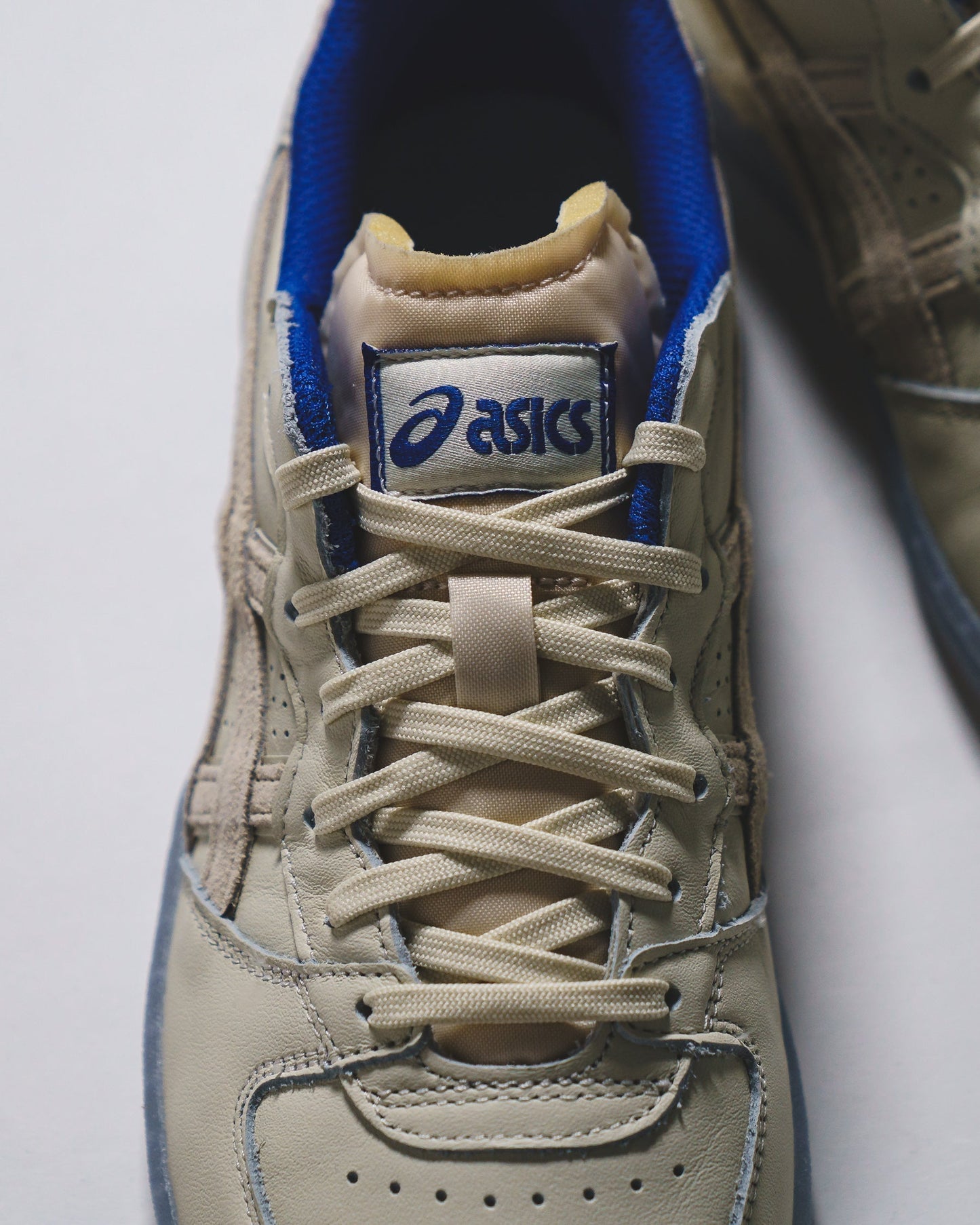 Asics Unisex Skyhand OG Pale Oak Vanilla Core 1203A613-200