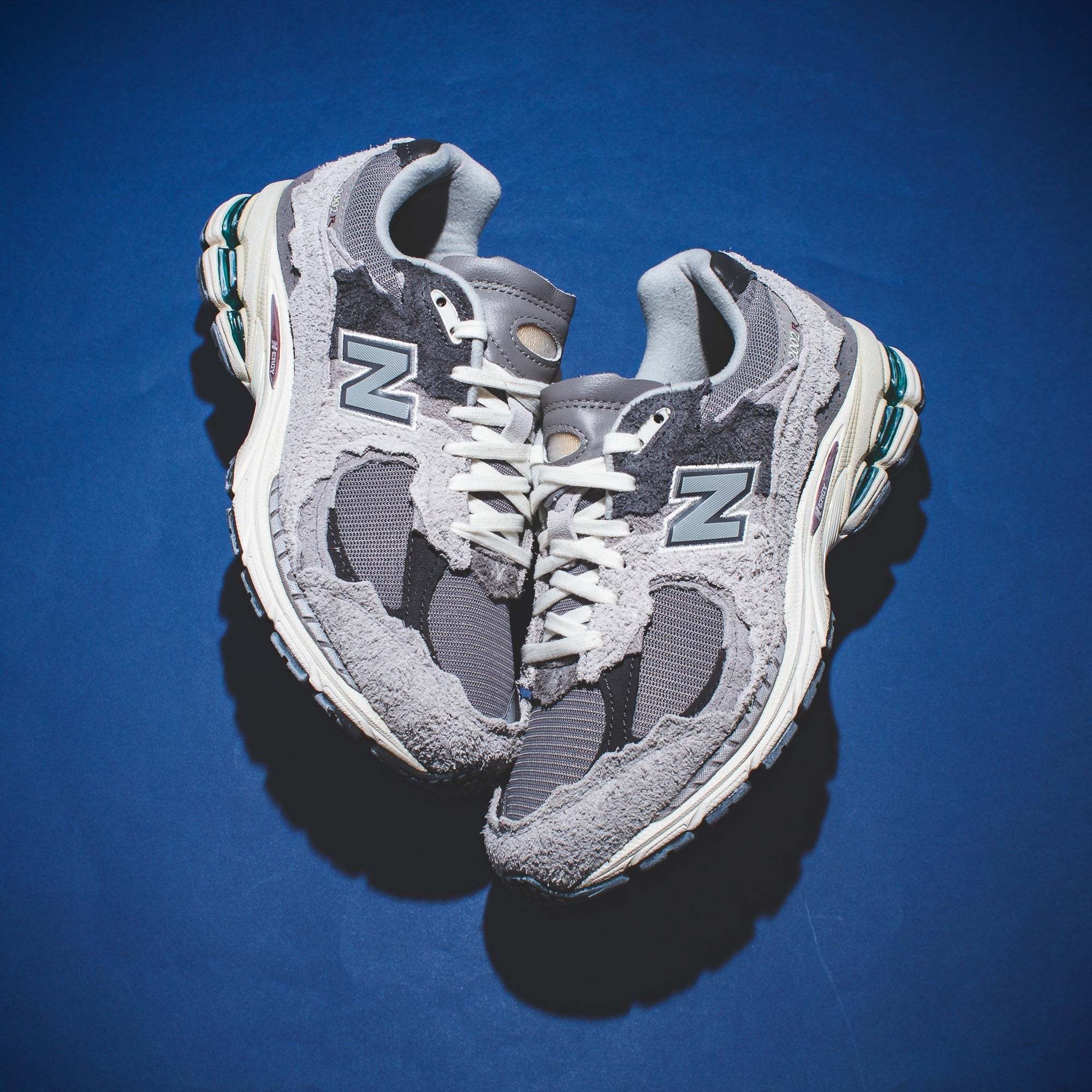 New Balance Men 2002R Rain Cloud M2002RDA